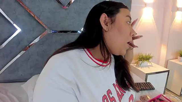 LucciaPorter online show from March 2026 01:31:02 PM