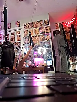 luvs2cumm69 online show from February 2025 01:14:01 AM