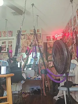 luvs2cumm69 online show from April 2026 03:24:01 PM