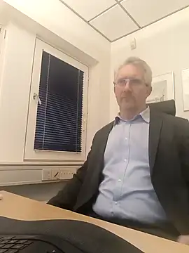 Snapshot of tom-swede chatting on January 2025 03:34:02 PM tom-swede online show from January 2025 03:34:02 PM