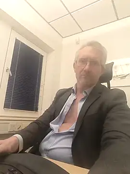 Snapshot of tom-swede chatting on January 2025 03:33:02 PM tom-swede online show from January 2025 03:33:02 PM