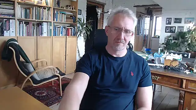 Snapshot of tom-swede chatting on December 2025 12:07:02 PM tom-swede online show from December 2025 12:07:02 PM