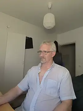 Snapshot of tom-swede chatting on June 2026 11:10:02 PM tom-swede online show from June 2026 11:10:02 PM