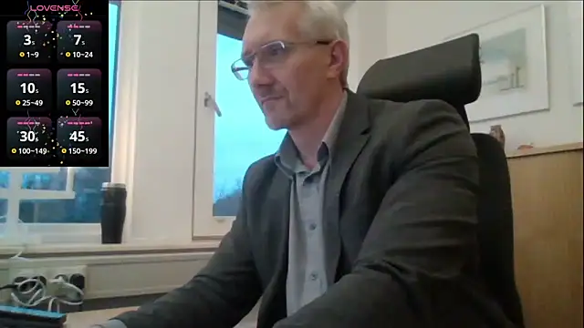 Snapshot of tom-swede chatting on December 2025 02:26:02 PM tom-swede online show from December 2025 02:26:02 PM