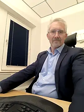 Snapshot of tom-swede chatting on November 2025 03:56:02 PM tom-swede online show from November 2025 03:56:02 PM