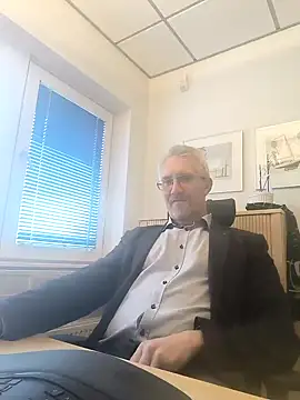 Snapshot of tom-swede chatting on December 2024 01:11:02 PM tom-swede online show from December 2024 01:11:02 PM