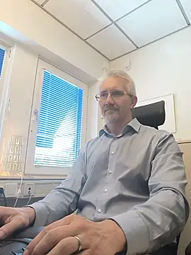 Snapshot of tom-swede chatting on June 2026 01:06:02 PM tom-swede online show from June 2026 01:06:02 PM