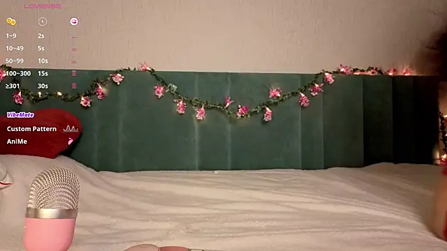 PrettyLilie online show from November 2025 12:31:02 PM