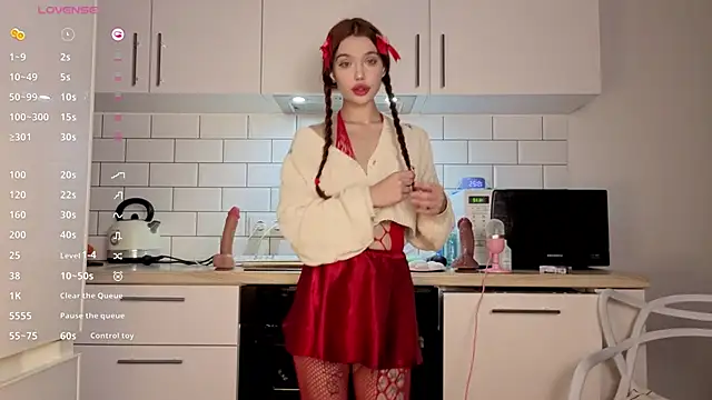 PrettyLilie online show from November 2025 12:26:01 PM