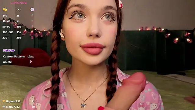 PrettyLilie online show from November 2025 12:16:02 PM