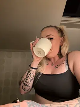 QueenOfFknBj online show from December 2024 05:42:02 PM