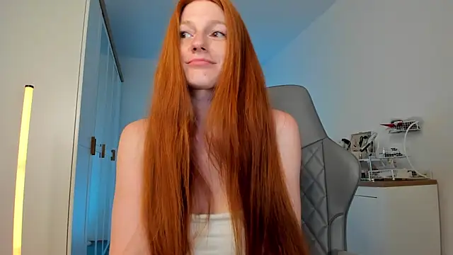 Aliceginger99 online show from June 2026 01:39:02 PM