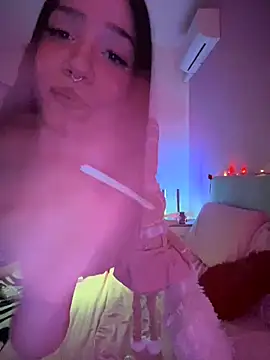 Snapshot of ShannonShanny chatting on December 2025 07:26:02 PM ShannonShanny online show from December 2025 07:26:02 PM