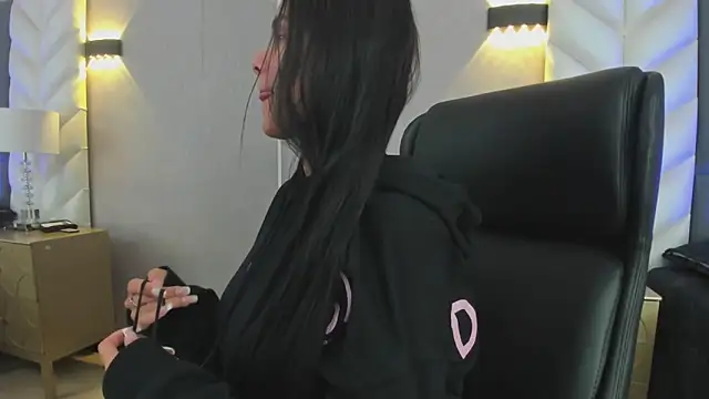 ChloeHarper  online show from December 2025 11:48:02 AM