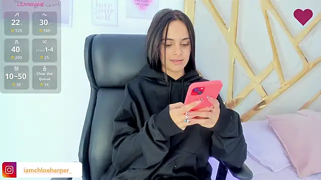 ChloeHarper  online show from October 2025 07:04:02 PM