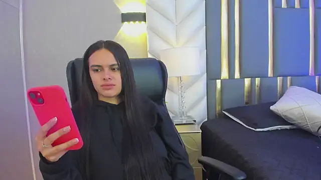 ChloeHarper  online show from April 2026 11:47:02 AM