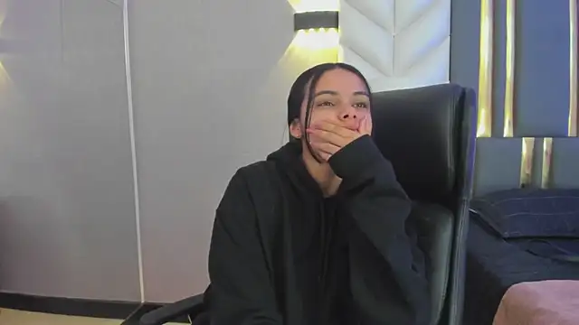 ChloeHarper  online show from April 2026 11:38:02 AM