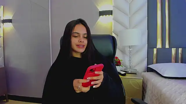 ChloeHarper  online show from May 2026 11:57:02 AM