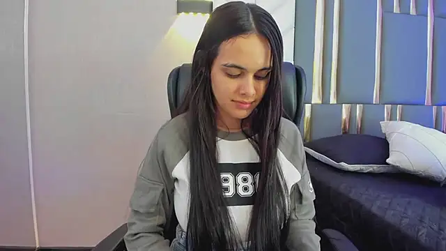 ChloeHarper  online show from May 2026 11:49:02 AM