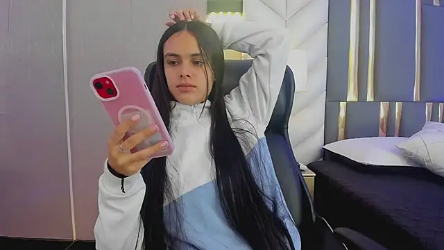 Snapshot of ChloeHarper_ chatting on June 2026 11:49:02 AM ChloeHarper online show from June 2026 11:49:02 AM