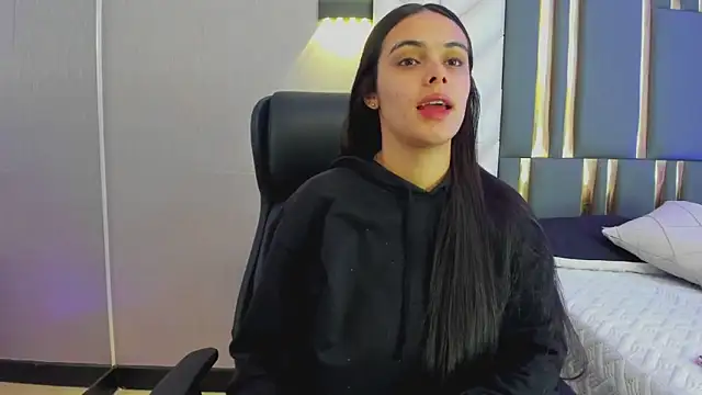 Snapshot of ChloeHarper_ chatting on June 2026 01:28:01 PM ChloeHarper online show from June 2026 01:28:01 PM