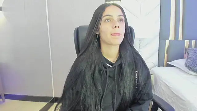 ChloeHarper  online show from February 2026 12:24:02 PM