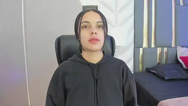 ChloeHarper  online show from April 2026 11:55:01 AM