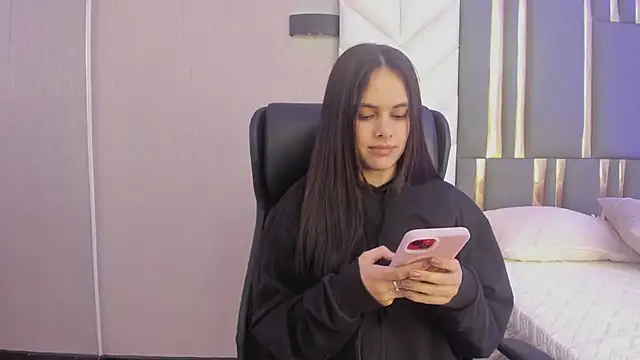 Snapshot of ChloeHarper_ chatting on June 2026 12:00:02 PM ChloeHarper online show from June 2026 12:00:02 PM