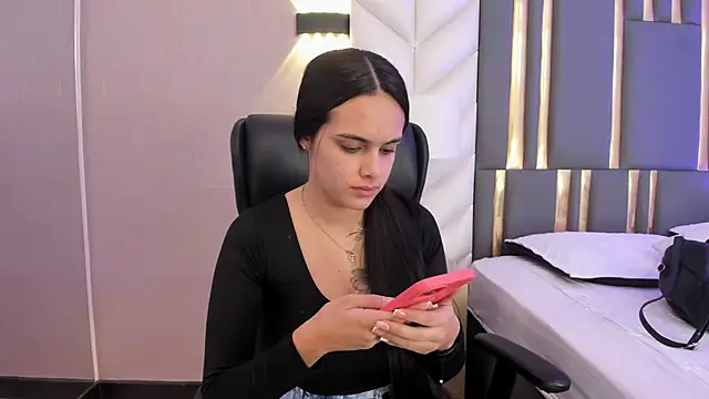 ChloeHarper  online show from May 2026 11:47:02 AM