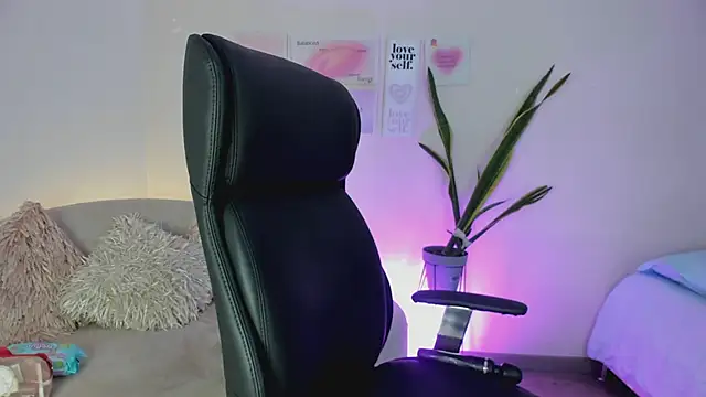 ChloeHarper  online show from March 2025 04:15:02 PM