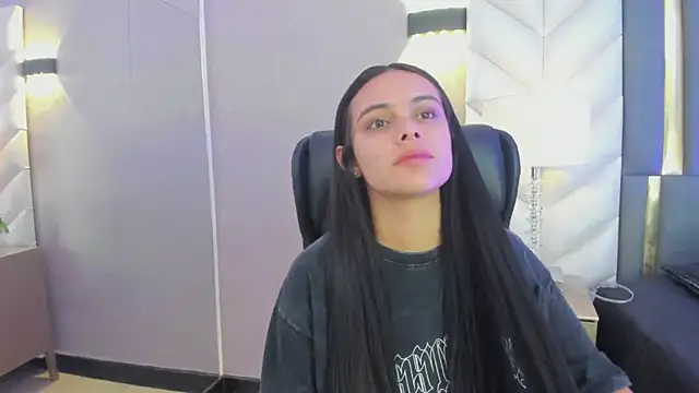 ChloeHarper  online show from April 2026 12:19:02 PM