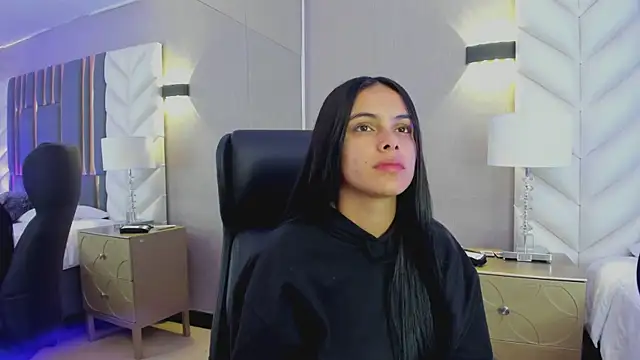 ChloeHarper  online show from January 2026 12:00:01 PM