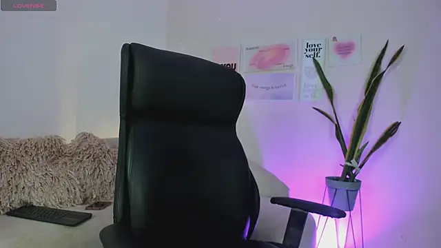 ChloeHarper  online show from February 2025 12:36:01 PM