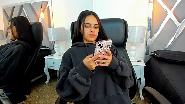 ChloeHarper  online show from September 2025 02:23:02 PM