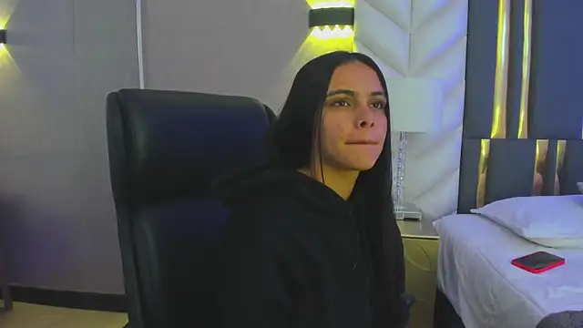 ChloeHarper  online show from February 2026 11:21:02 AM