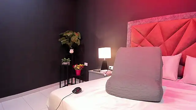 mia milff online show from January 2026 07:18:02 PM