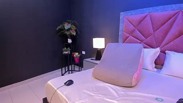 mia milff online show from March 2026 07:29:01 PM