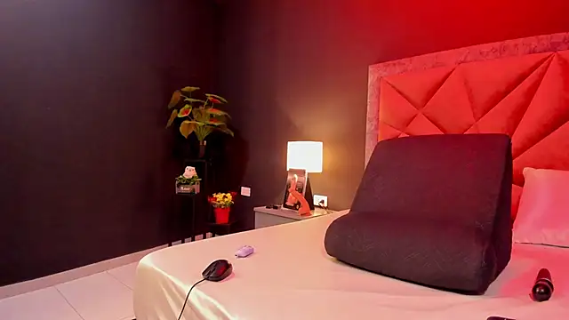 mia milff online show from November 2025 06:35:02 PM