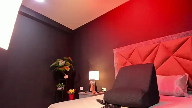 mia milff online show from October 2025 07:02:01 PM