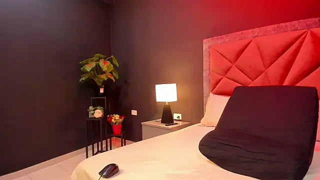 mia milff online show from February 2026 07:14:02 PM