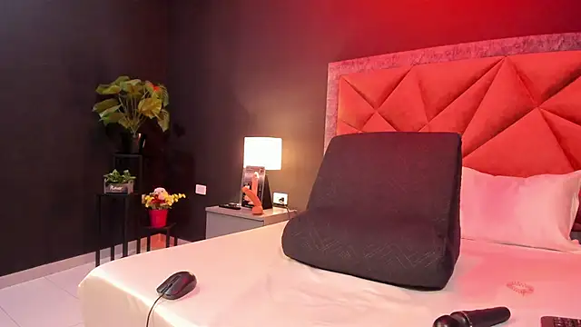 mia milff online show from October 2025 07:04:01 PM