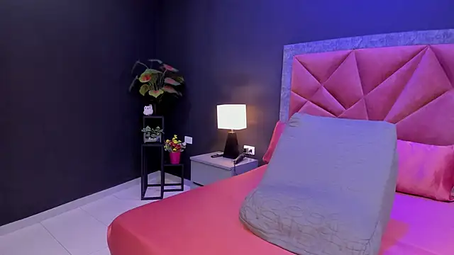 mia milff online show from May 2026 01:57:16 AM
