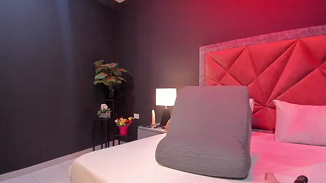 mia milff online show from December 2025 06:56:02 PM