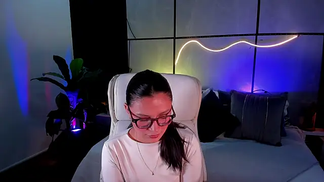 Gia Mazzon online show from November 2025 05:35:02 PM