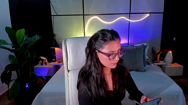 Gia Mazzon online show from November 2025 05:16:02 PM