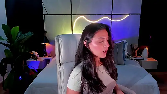 Gia Mazzon online show from November 2025 04:44:02 PM