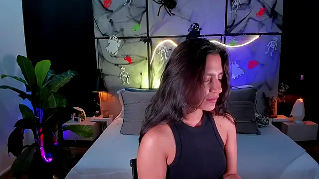 Gia Mazzon online show from October 2025 05:20:02 PM