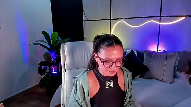 Gia Mazzon online show from November 2025 06:52:02 PM