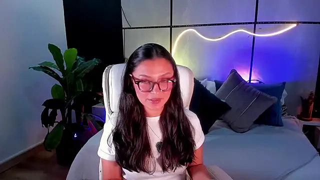 Gia Mazzon online show from November 2025 04:07:02 PM