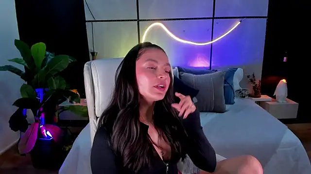 Gia Mazzon online show from October 2025 05:47:01 PM